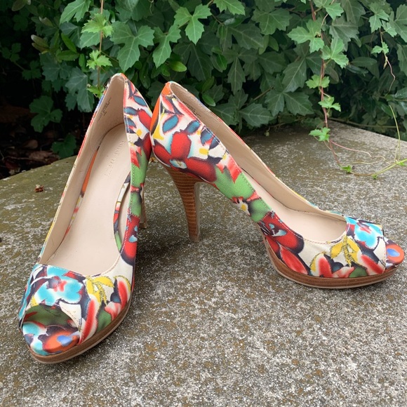 Nine West Shoes - Nine West floral peep toes shoes. Worn once!